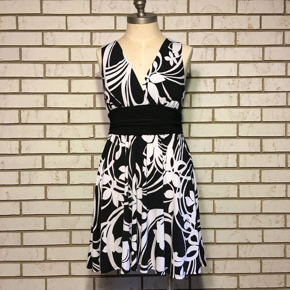 Forever | Black&White Patterned V Neck Dress  Sz L